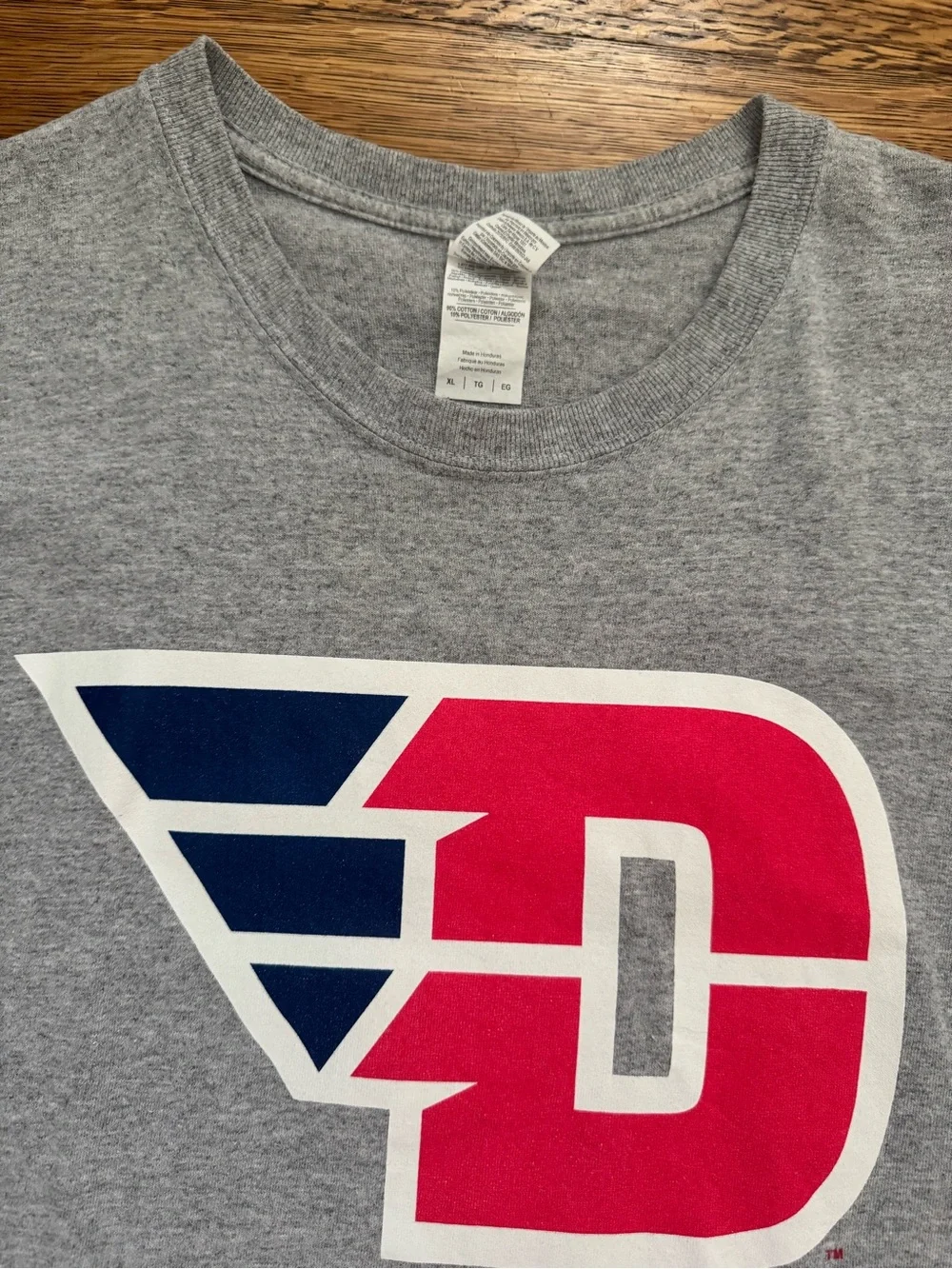 Gildan University of Dayton Tee, size XL